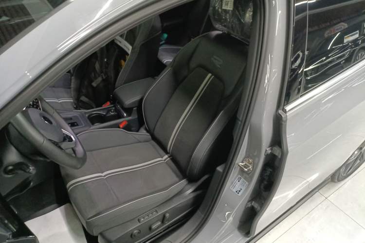 Used Volkswagen Golf 2023 Facelift 280TSI DSG R-Line Left Front Seat