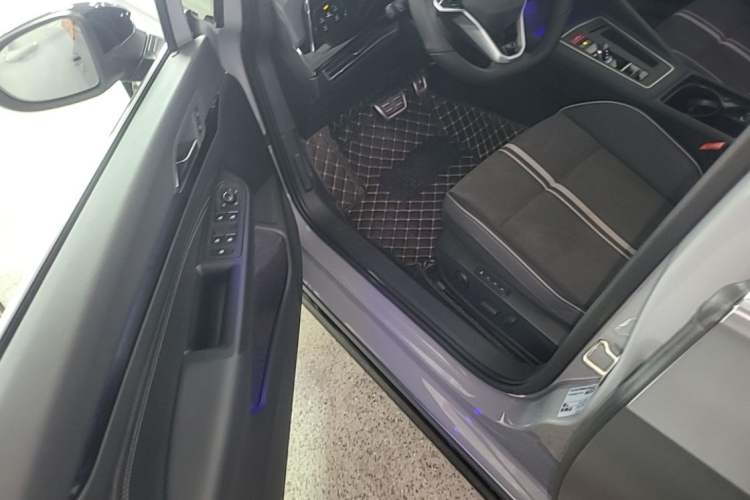 Used Volkswagen Golf 2023 Facelift 280TSI DSG R-Line Left Front Seat