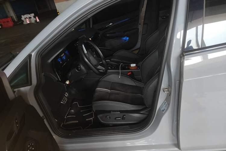 Used Volkswagen Golf 2023 280TSI DSG R-Line Lite Left Front Seat