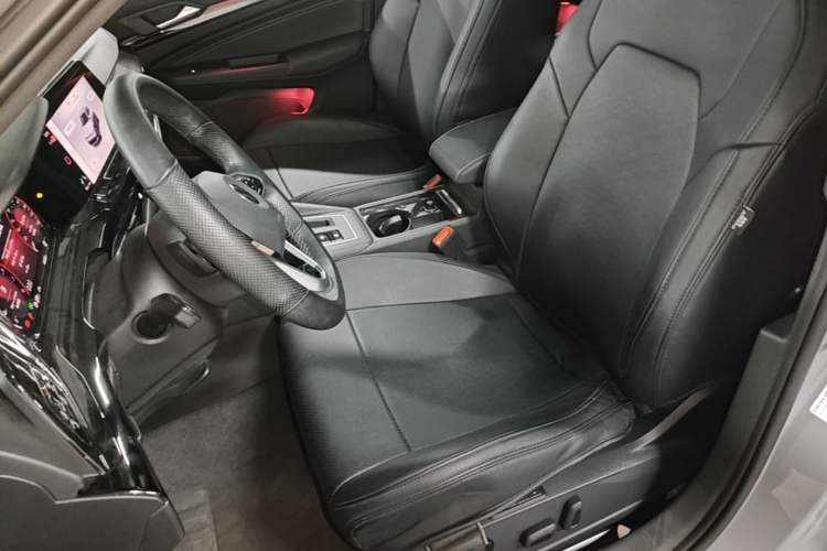Used Volkswagen Golf 2023 280TSI DSG R-Line Lite Left Front Seat