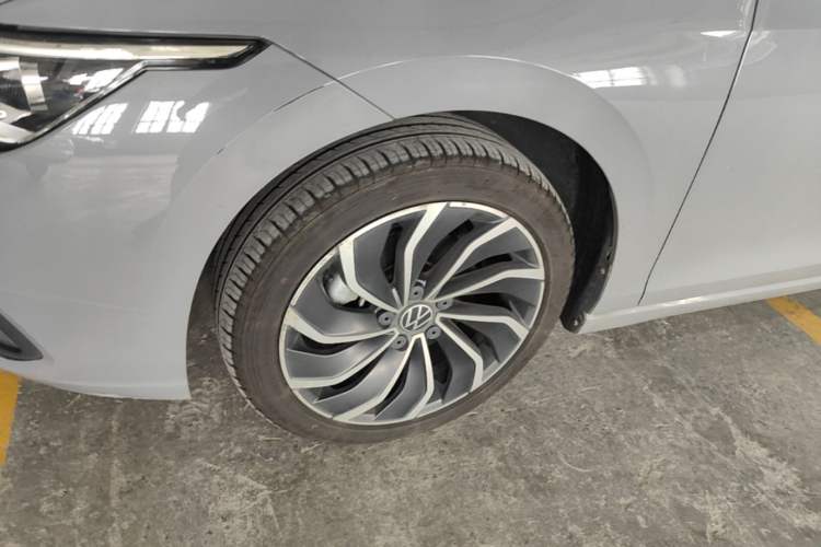 Used Volkswagen Golf 2023 280TSI DSG Pro Left Front Wheel Hub