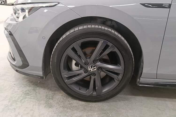 Used Volkswagen Golf 2023 Facelift 280TSI DSG R-Line Lite Left Front Wheel Hub
