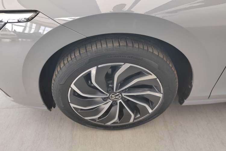 Used Volkswagen Golf 2023 Facelift 280TSI DSG Pro Left Front Wheel Hub