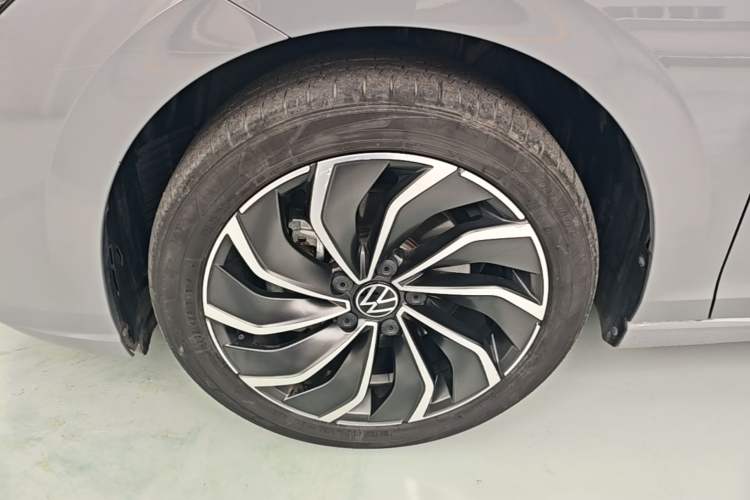 Used Volkswagen Golf 2023 280TSI DSG Pro Left Front Wheel Hub
