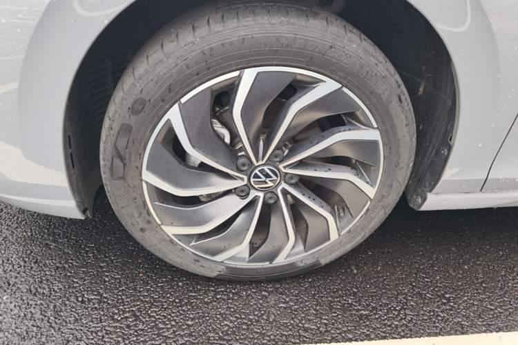 Used Volkswagen Golf 2023 Facelift 280TSI DSG Pro Left Front Wheel Hub