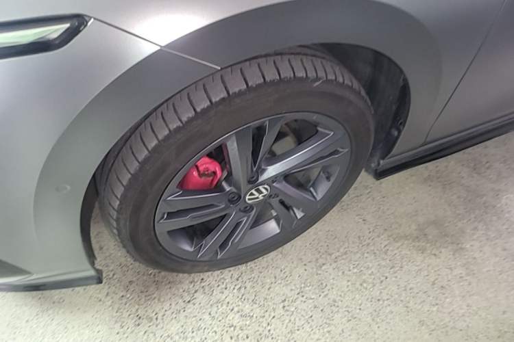Used Volkswagen Golf 2023 Facelift 280TSI DSG R-Line Left Front Wheel Hub