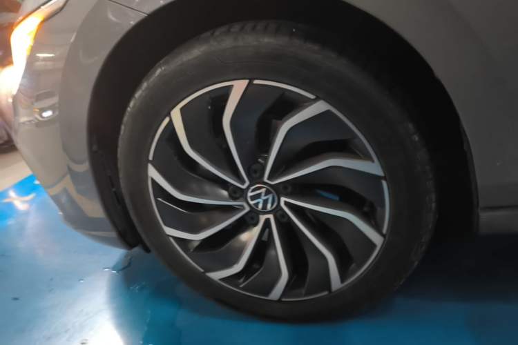Used Volkswagen Golf 2023 Facelift 280TSI DSG Pro Left Front Wheel Hub