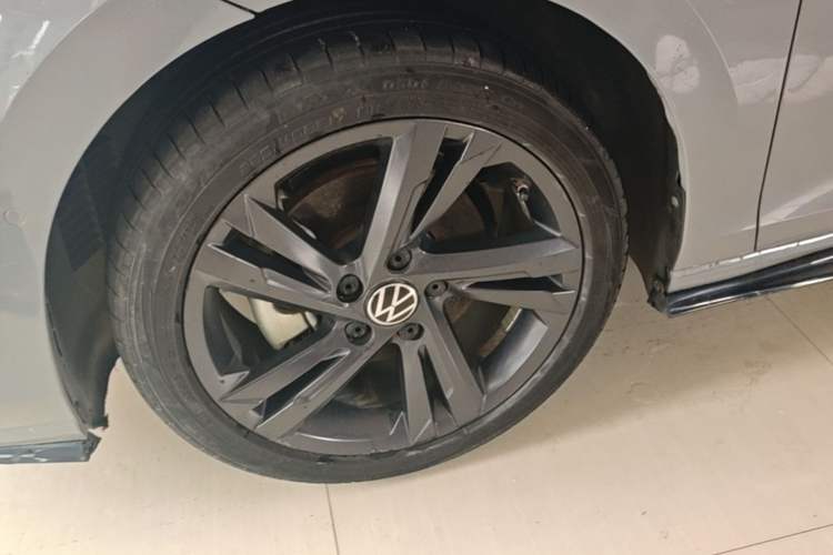Used Volkswagen Golf 2023 280TSI DSG R-Line Lite Left Front Wheel Hub