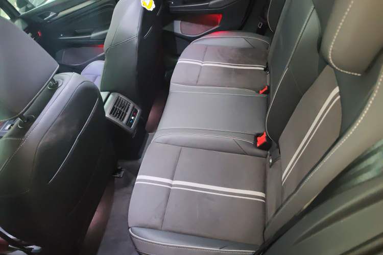Used Volkswagen Golf 2023 Facelift 280TSI DSG R-Line Lite Left Rear Seat