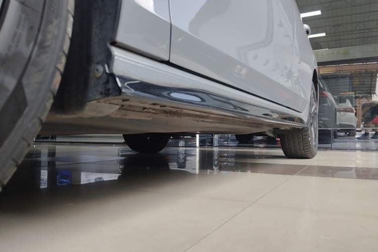 Used Volkswagen Golf 2023 Facelift 280TSI DSG R-Line Left Side Sill