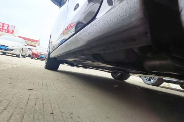 Used Volkswagen Golf 2023 Facelift 280TSI DSG Pro Left Side Sill