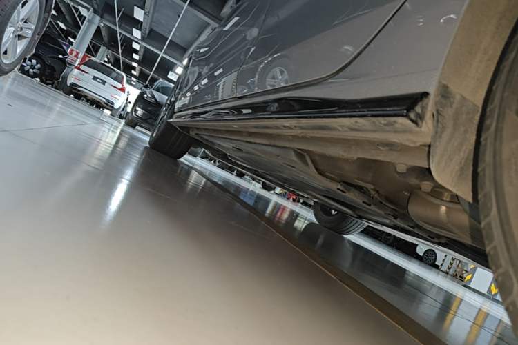 Used Volkswagen Golf 2023 Facelift 280TSI DSG R-Line Lite Left Side Sill