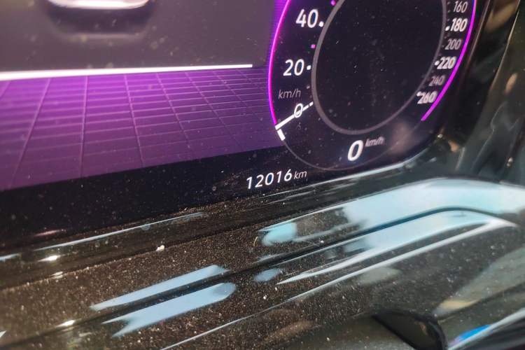 Used Volkswagen Golf 2023 Facelift 280TSI DSG R-Line Lite Odometer Close Up