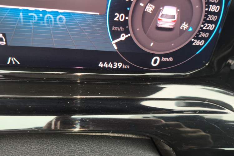 Used Volkswagen Golf 2023 280TSI DSG R-Line Lite Odometer Close Up