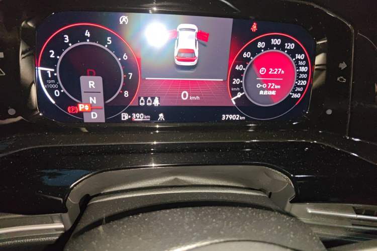 Used Volkswagen Golf 2023 280TSI DSG R-Line Lite Odometer Close Up