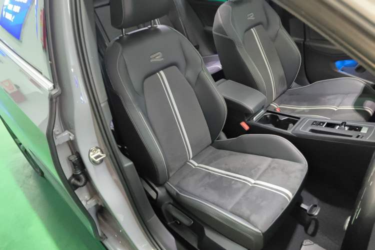 Used Volkswagen Golf 2023 Facelift 280TSI DSG R-Line Lite Right Front Seat