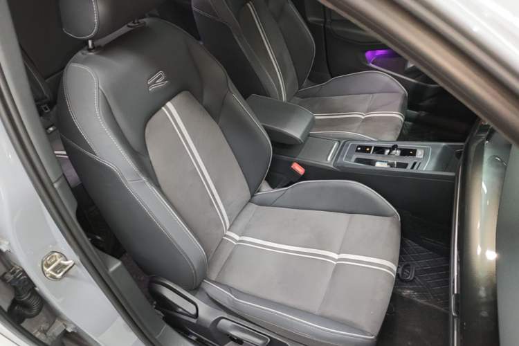 Used Volkswagen Golf 2023 Facelift 280TSI DSG R-Line Right Front Seat