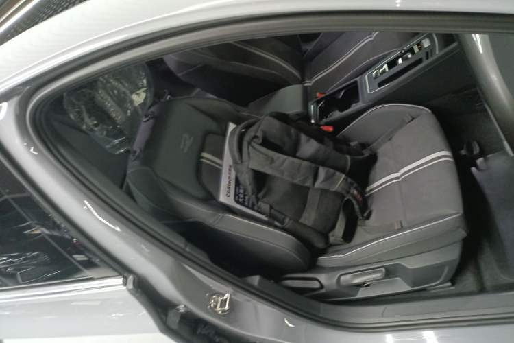 Used Volkswagen Golf 2023 Facelift 280TSI DSG R-Line Right Front Seat