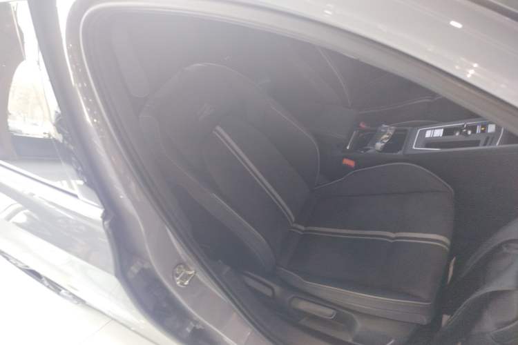Used Volkswagen Golf 2023 Facelift 280TSI DSG R-Line Right Front Seat