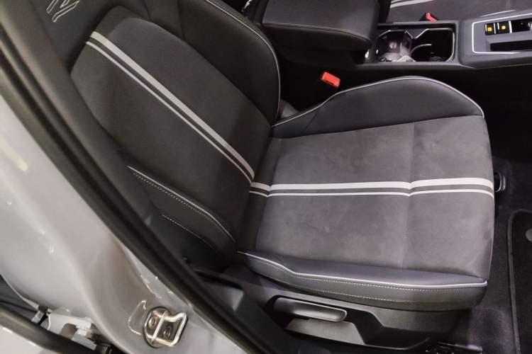 Used Volkswagen Golf 2023 Facelift 280TSI DSG R-Line Right Front Seat