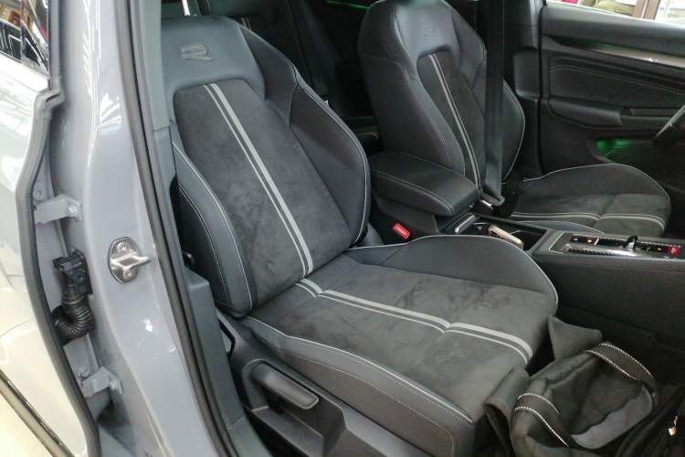Used Volkswagen Golf 2023 Facelift 280TSI DSG R-Line Lite Right Front Seat