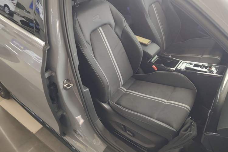 Used Volkswagen Golf 2023 Facelift 280TSI DSG R-Line Right Front Seat