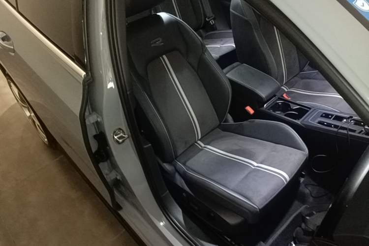 Used Volkswagen Golf 2023 Facelift 280TSI DSG R-Line Right Front Seat