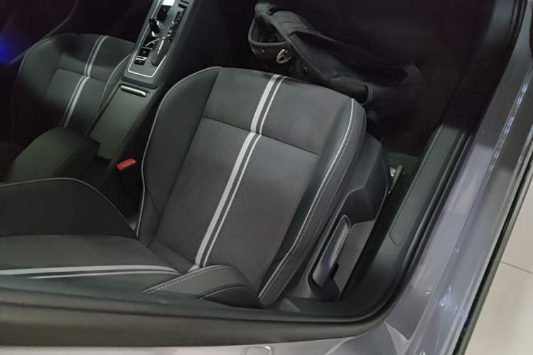 Used Volkswagen Golf 2023 Facelift 280TSI DSG R-Line Lite Right Front Seat