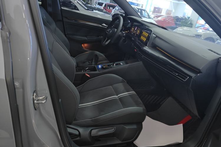 Used Volkswagen Golf 2023 Facelift 280TSI DSG R-Line Right Front Seat