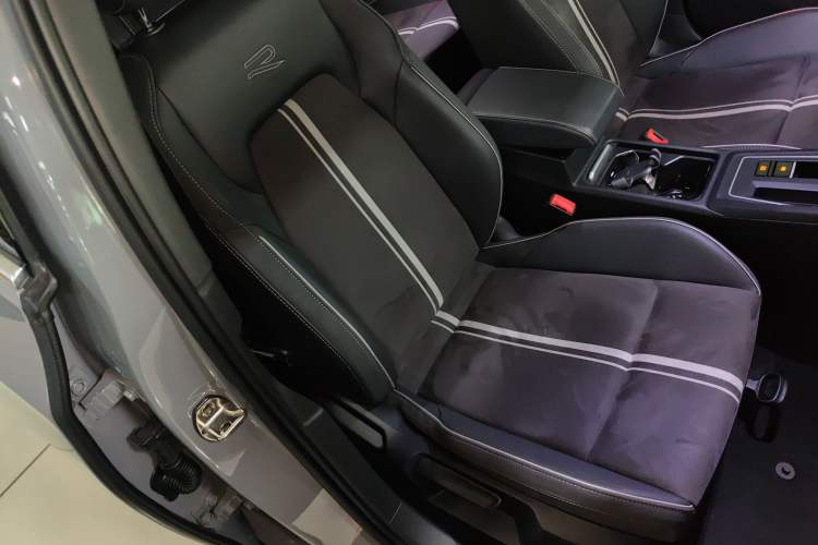 Used Volkswagen Golf 2023 Facelift 280TSI DSG R-Line Lite Right Front Seat