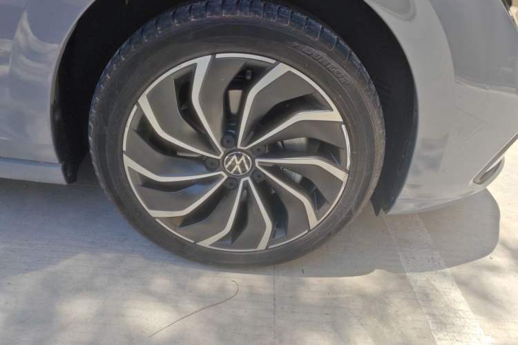 Used Volkswagen Golf 2023 Facelift 280TSI DSG Pro Right Front Wheel Hub