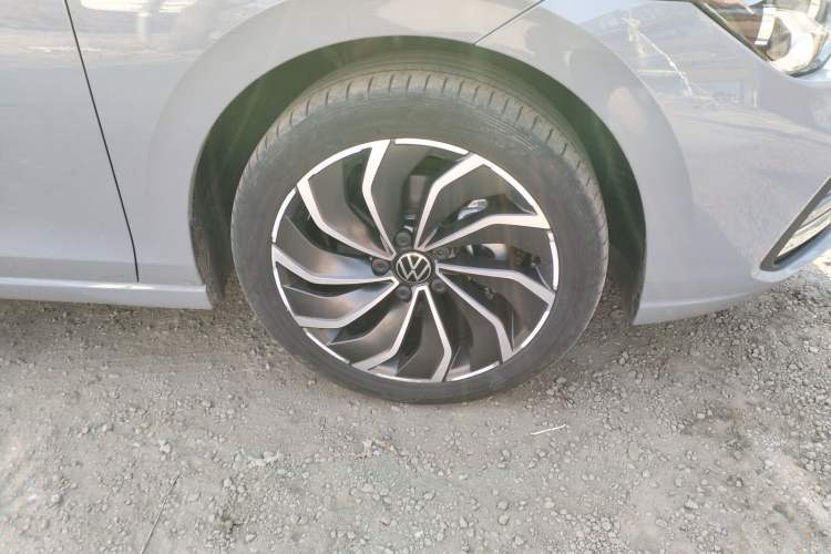 Used Volkswagen Golf 2023 Facelift 280TSI DSG Pro Right Front Wheel Hub