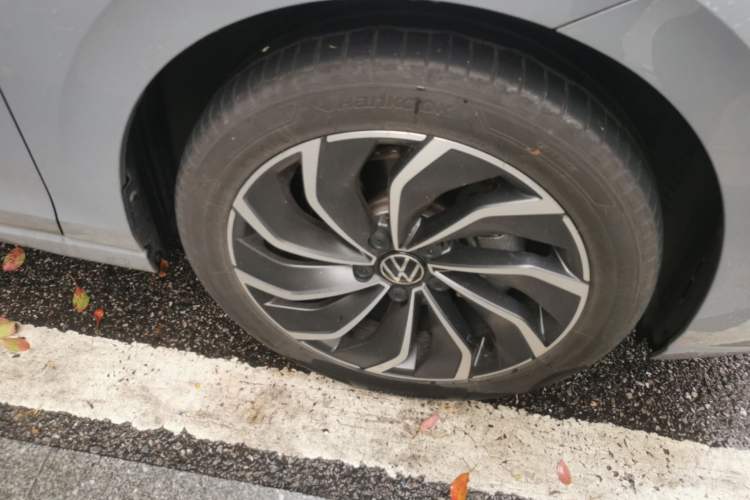 Used Volkswagen Golf 2023 280TSI DSG Pro Right Front Wheel Hub