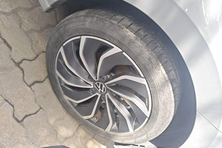 Used Volkswagen Golf 2023 Facelift 280TSI DSG Pro Right Front Wheel Hub