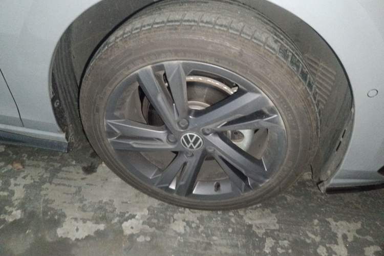Used Volkswagen Golf 2023 280TSI DSG R-Line Right Front Wheel Hub