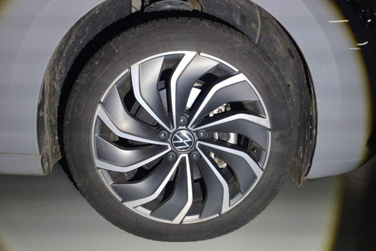 Used Volkswagen Golf 2023 280TSI DSG Pro Right Front Wheel Hub