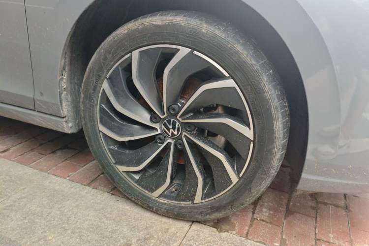 Used Volkswagen Golf 2023 Facelift 280TSI DSG Pro Right Front Wheel Hub
