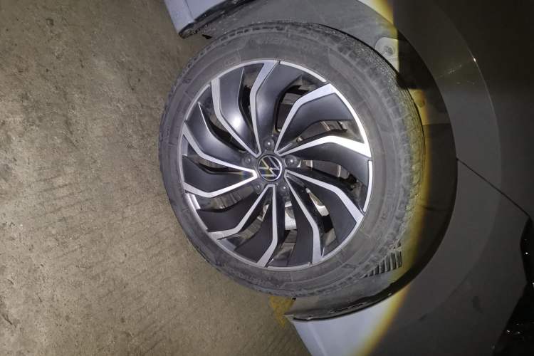 Used Volkswagen Golf 2023 Facelift 280TSI DSG Pro Right Front Wheel Hub
