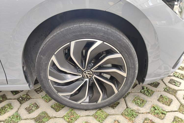 Used Volkswagen Golf 2023 280TSI DSG Pro Right Front Wheel Hub