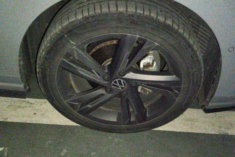 Used Volkswagen Golf 2023 Facelift 280TSI DSG R-Line Lite Right Front Wheel Hub