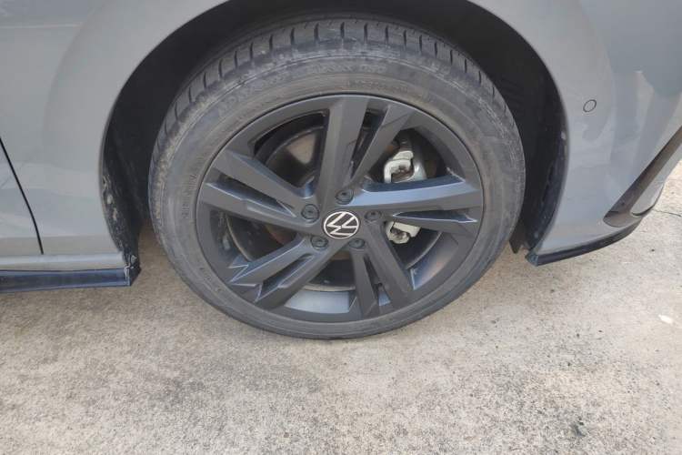 Used Volkswagen Golf 2023 Facelift 280TSI DSG R-Line Lite Right Front Wheel Hub