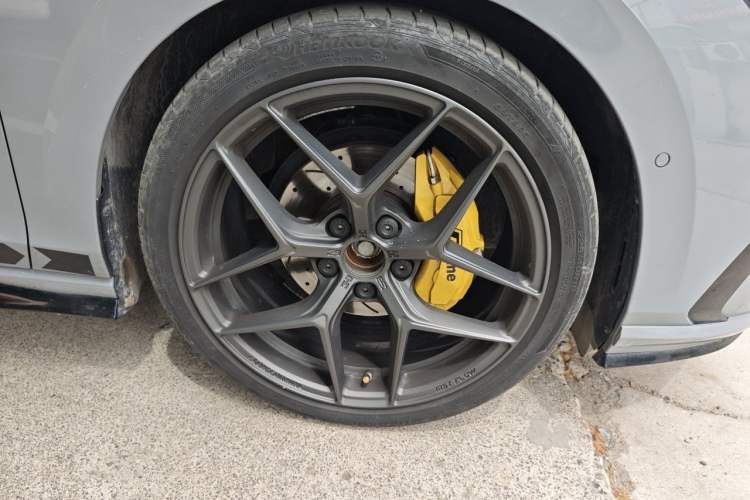 Used Volkswagen Golf 2023 280TSI DSG R-Line Lite Right Front Wheel Hub