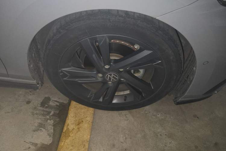 Used Volkswagen Golf 2023 280TSI DSG R-Line Lite Right Front Wheel Hub