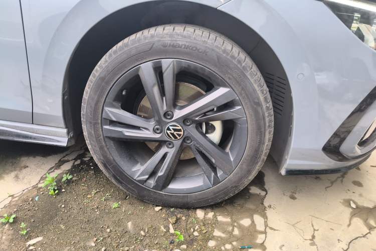Used Volkswagen Golf 2023 280TSI DSG R-Line Lite Right Front Wheel Hub