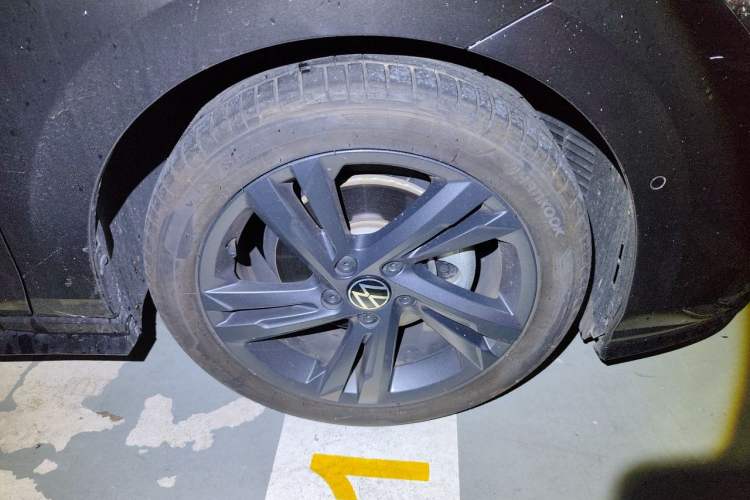 Used Volkswagen Golf 2023 Facelift 280TSI DSG R-Line Lite Right Front Wheel Hub