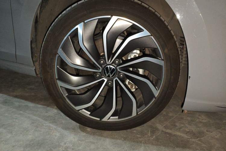 Used Volkswagen Golf 2023 Facelift 280TSI DSG Pro Right Front Wheel Hub
