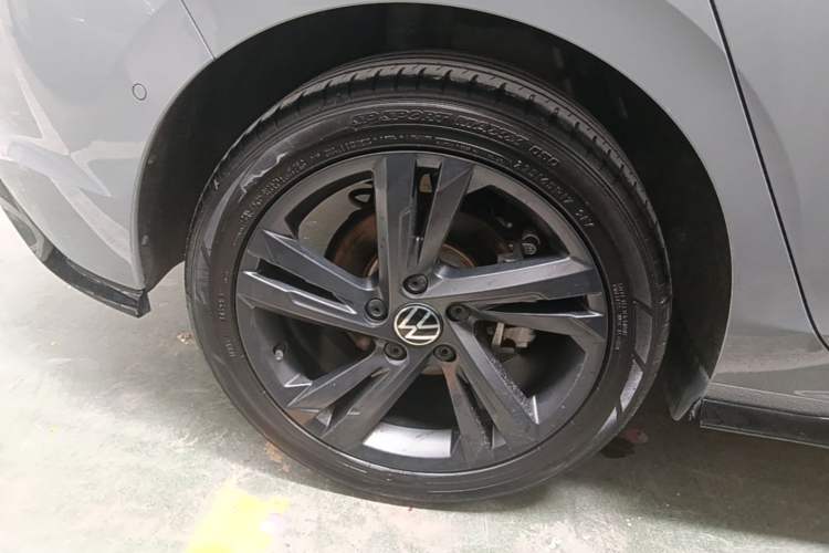 Used Volkswagen Golf 2023 Facelift 280TSI DSG R-Line Lite Right Rear Wheel Hub