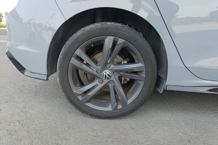 Used Volkswagen Golf 2023 Facelift 280TSI DSG R-Line Lite Right Rear Wheel Hub