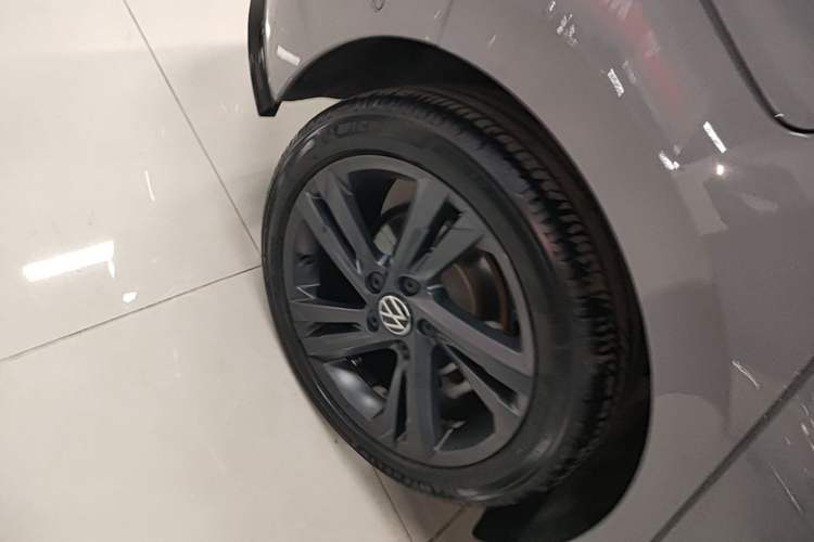 Used Volkswagen Golf 2023 Facelift 280TSI DSG R-Line Lite Right Rear Wheel Hub