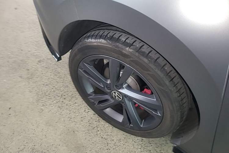 Used Volkswagen Golf 2023 Facelift 280TSI DSG R-Line Right Rear Wheel Hub
